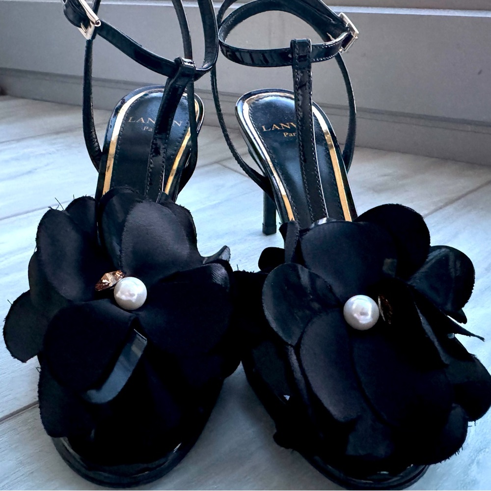 Lanvin Black ruffle pumps pearl+crystal Size 35. Originally 1095
